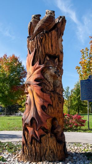 Tree sculpture of animals